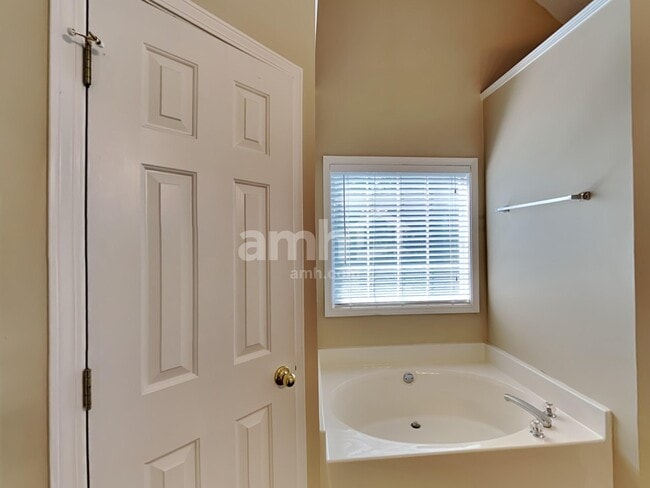 Building Photo - 3930 Pheasant Run Trce