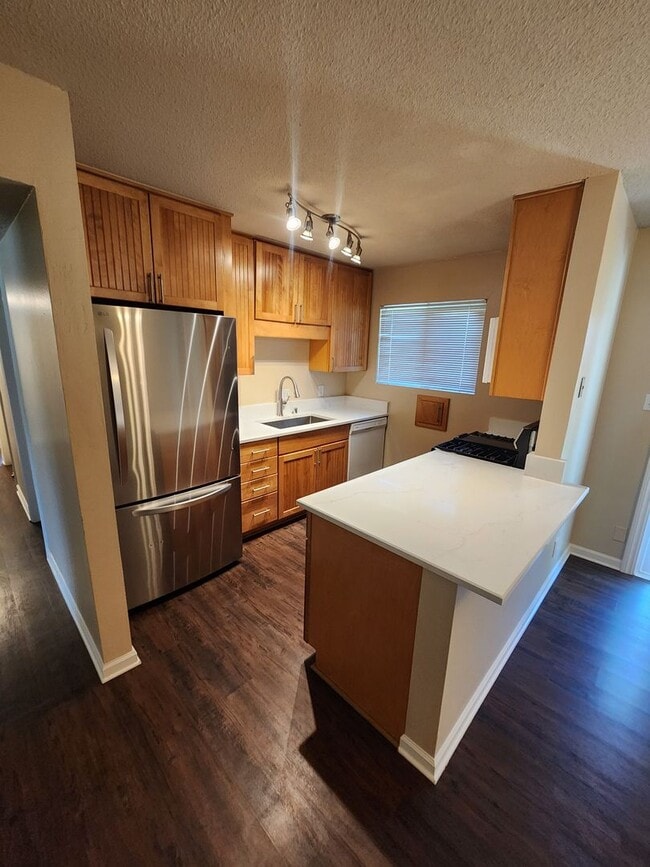 Building Photo - Action Properties R.E.S.- Central Roseville, R.V. Access, 3 Bedroom, Large Patio & Rear Yard, Nea...