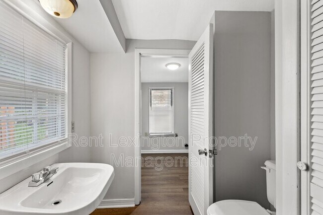 Building Photo - 228 Kenlock Dr