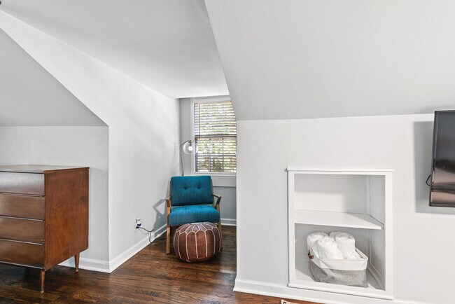 Building Photo - 919 Gilbert St SE