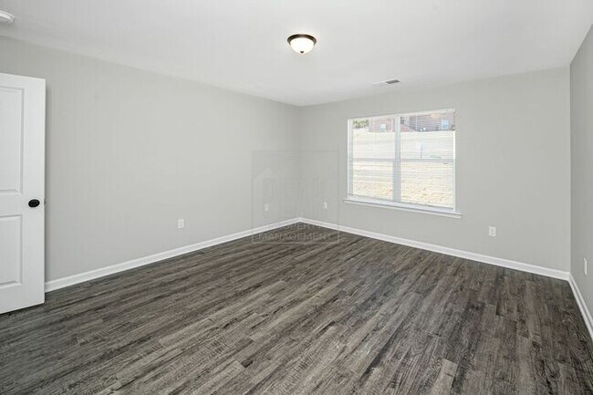 Building Photo - $1650! Beautiful 3Bed 2Bath in newly built Woodland Circle! Tour today