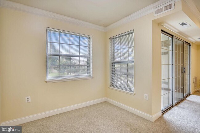 Building Photo - 1952 Kennedy Dr