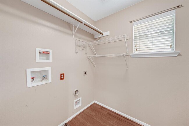 Building Photo - 14 Scarlet Woods Ct
