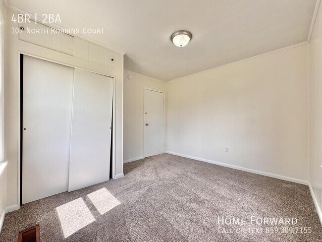 Building Photo - 107 N Robbins Ct