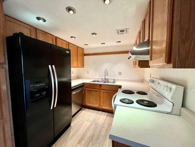 Building Photo - 4964 Newport Cove Dr
