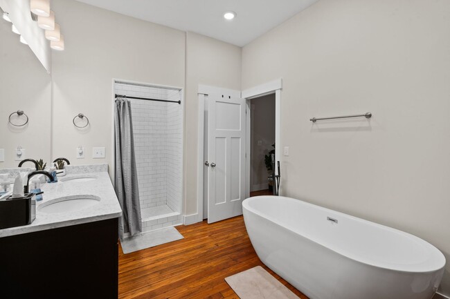 Building Photo - 124 Strawberry Alley