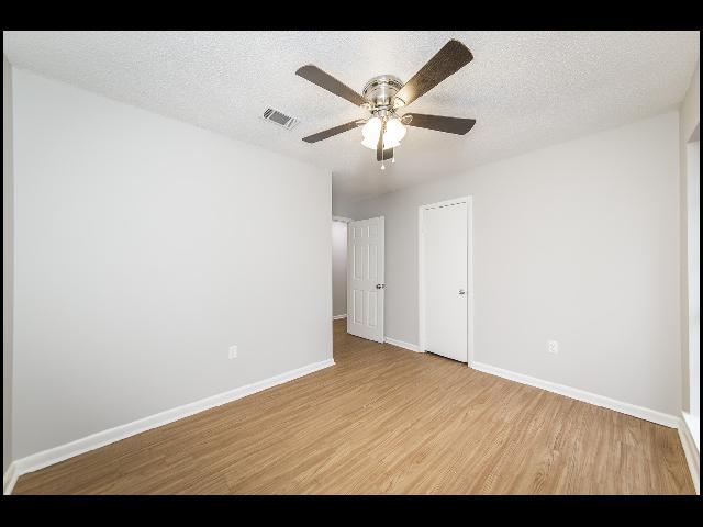 Building Photo - 143 Oaklawn Dr