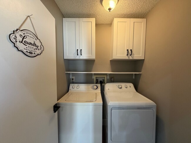 Building Photo - 323 Ives Dairy Rd