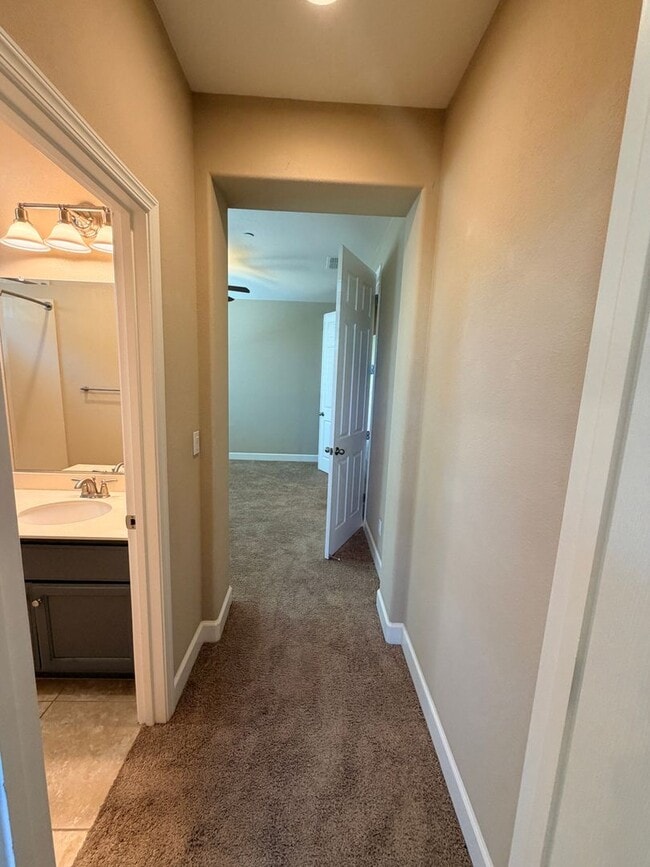 Building Photo - 1587 Manzanita Way