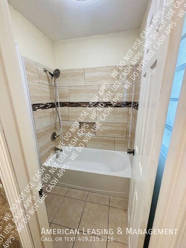 Building Photo - 1385 Howell St