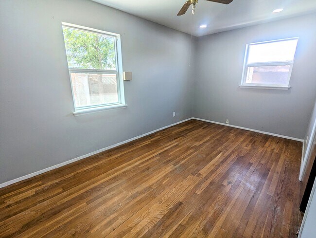 Building Photo - 4309 Mobile Ave