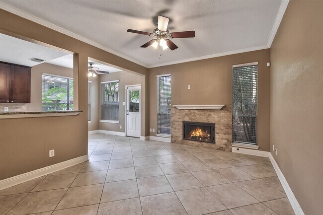 Building Photo - 5 E Willowood Ct