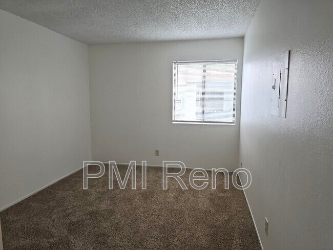 Building Photo - 2750 Plumas St
