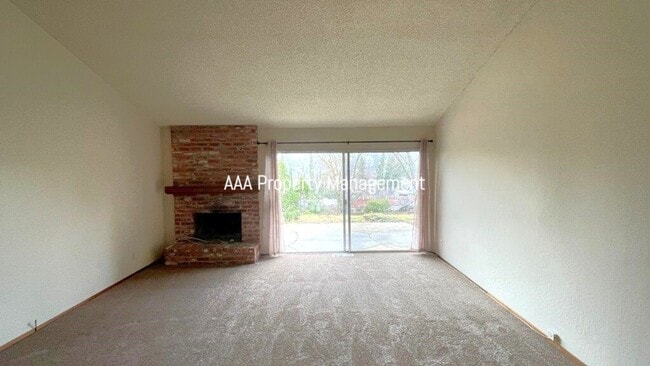 Building Photo - Nice 4 bedroom 2 bath Single family home in great neighborhood!