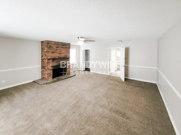 Building Photo - 3895 Houghton Cove
