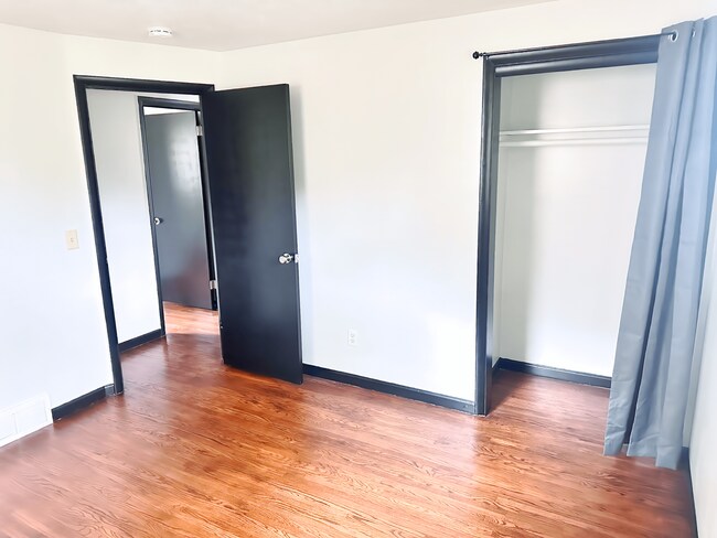 Building Photo - 115 Burben Way