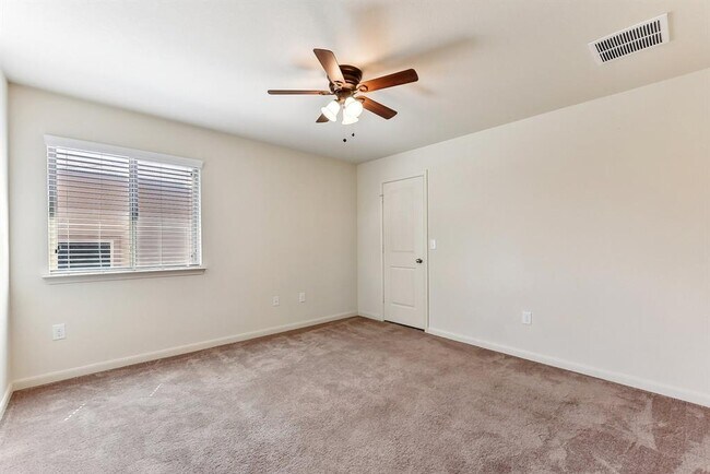 Building Photo - 310 Potters Peak Way