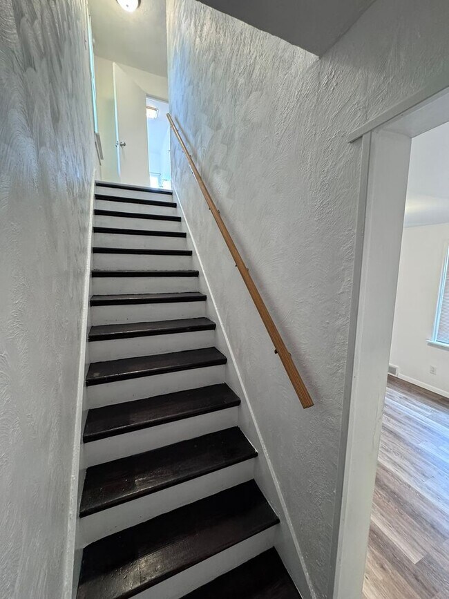 Building Photo - Fully Updated 3-Bed 1-Bath House w/ Covered Porch in Christy Park!!!