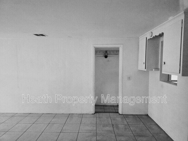 Building Photo - 504 6th Ave NW