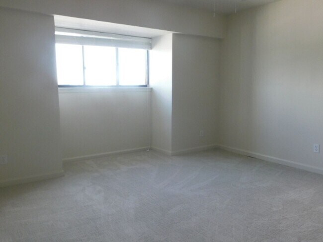 Building Photo - 100 Helmsman Way