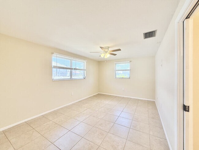 Building Photo - 8026 Brighton Dr