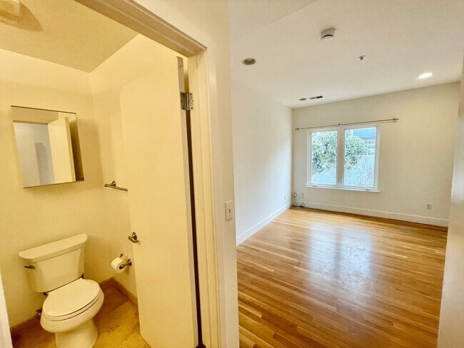 Building Photo - Prime Noe Valley 3 Level Condo w/2 car Garage, Rooftop Deck - Elizabeth @  San Jose