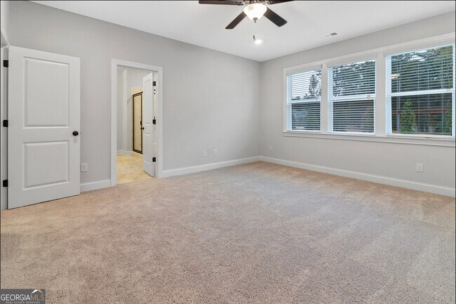 Building Photo - 127 Vivian Ln