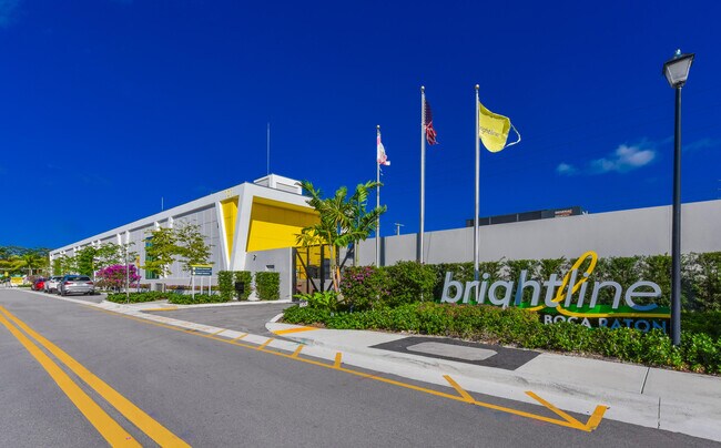 Building Photo - 485 E Royal Palm Rd