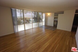 Building Photo - 11133 ROSE Ave