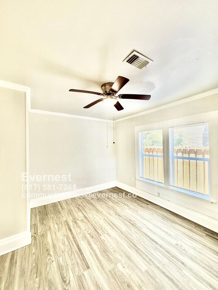 Building Photo - 715 W Pembroke Ave