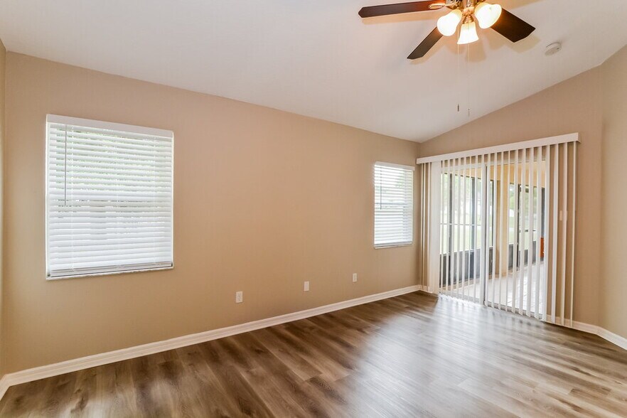 Building Photo - 2701 Athens Dr