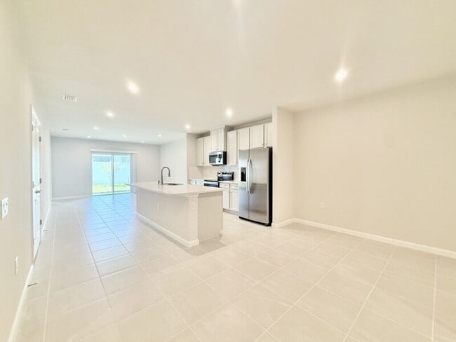 Building Photo - 499 Voltaire Dr