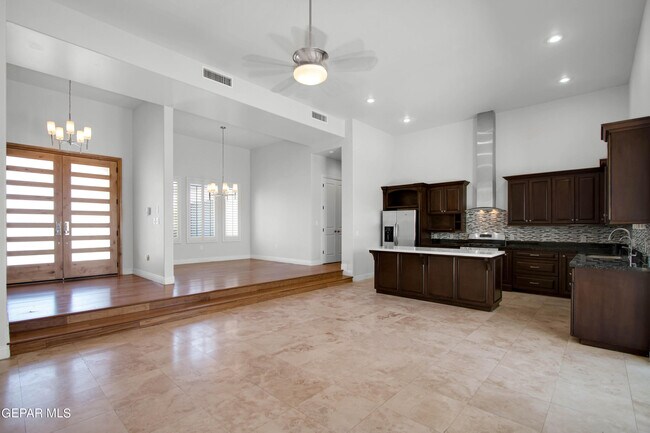 Building Photo - 2205 Hacienda Rey Dr