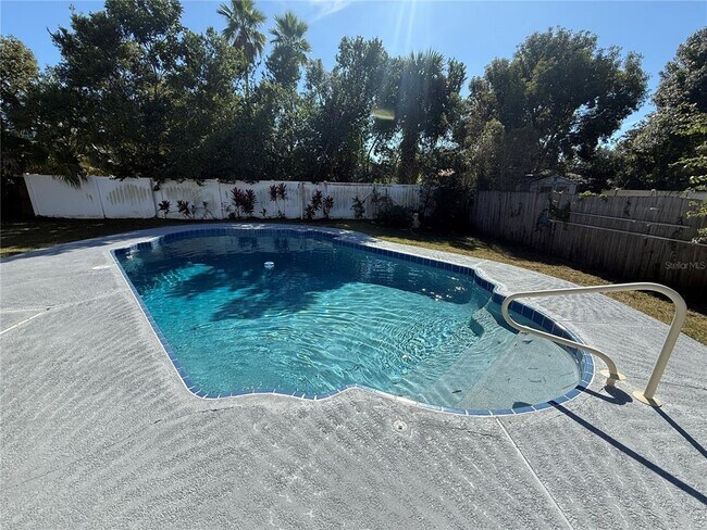 Building Photo - 1041 Manchester Cir