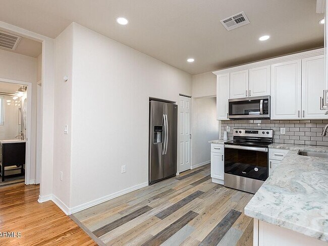 Building Photo - 1618 W Taylor St