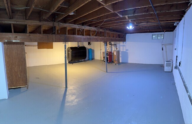 Building Photo - 36 Colonial Dr