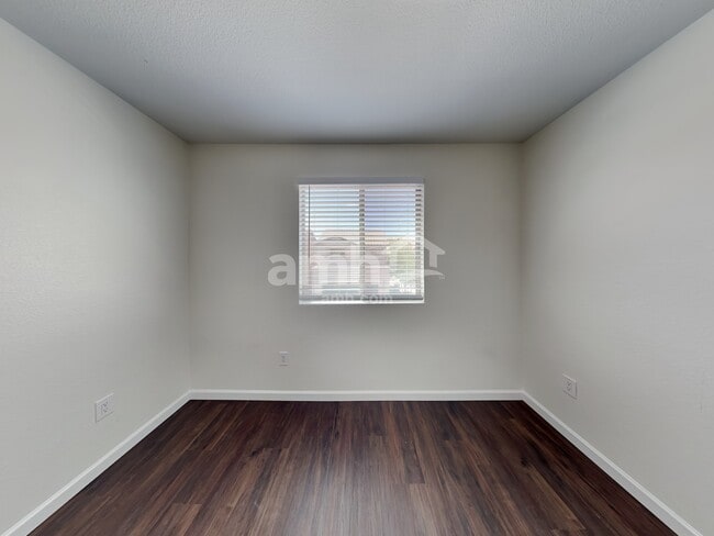 Building Photo - 10553 E Singing Canyon Dr