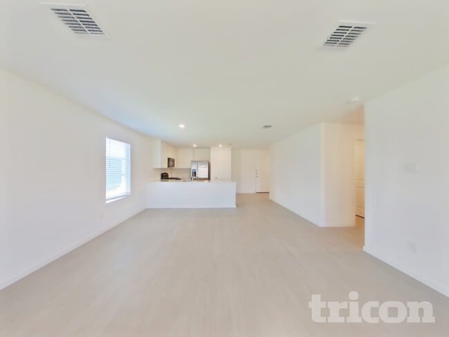 Building Photo - 1616 Parlier St