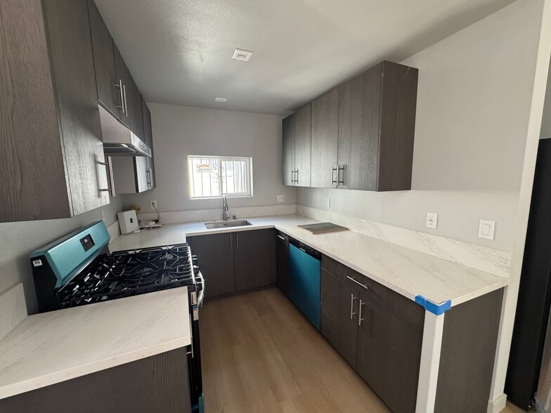 Building Photo - 2621 Hillcrest Dr