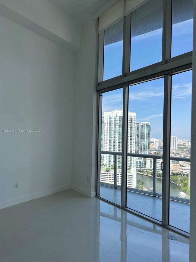 Building Photo - 465 Brickell Ave