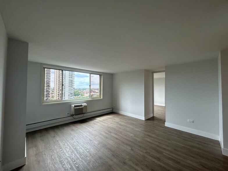 Building Photo - 1344 N Dearborn St