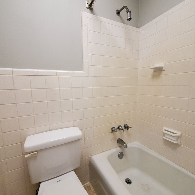 Building Photo - Modern Comforts and Serene Living: Your Ideal Rental Home in Valdosta, Georgia