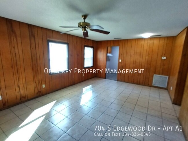 Building Photo - 704 S Edgewood Dr