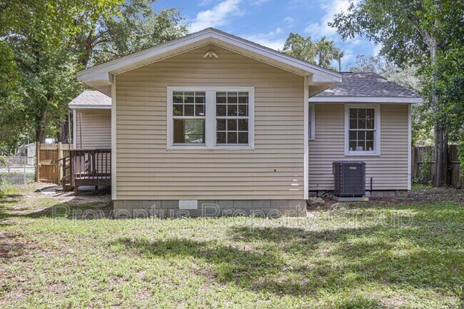 Building Photo - 305 Chaseville St