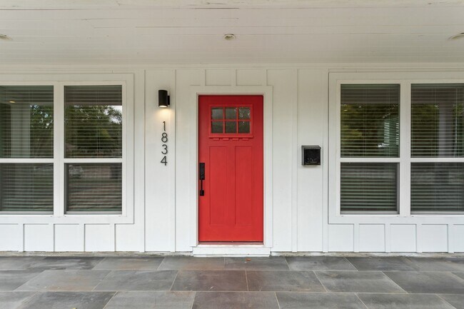 Building Photo - 1834 Norcrest Dr