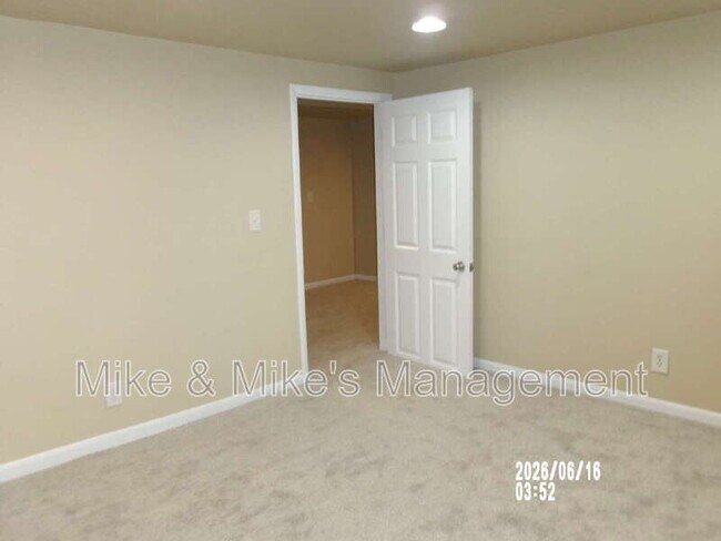 Building Photo - 18620 Midland Pl