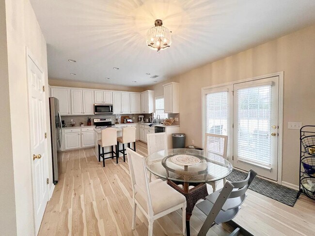 Building Photo - 514 Adeline Ct