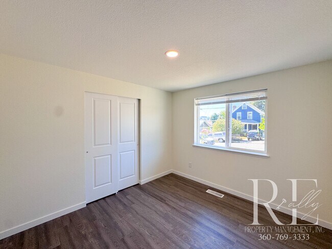 Building Photo - Newly Renovated Charmer in the Heart of Ma...