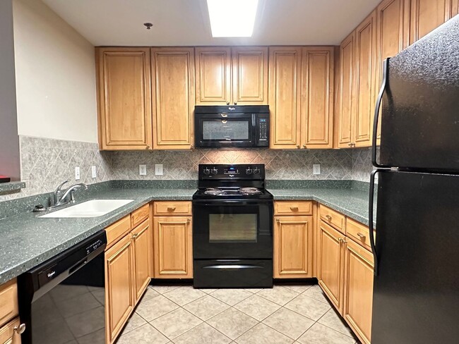 Building Photo - Gated community!  Amenities Galore! Close ...