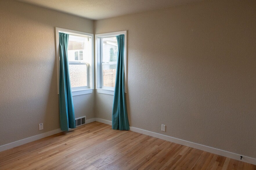 Building Photo - 1517 Converse Ave